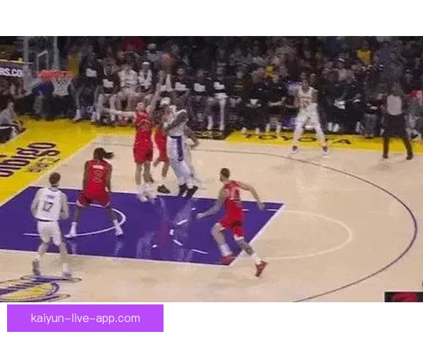 里夫斯谈艾顿与海斯各自优势打挡拆时专注正确决策 里夫斯谈艾顿与海斯各自优势打挡拆时专注正确决策